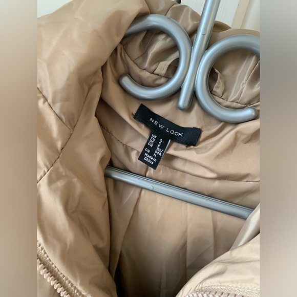 Beige puffer jacket NWOT - Picture 3 of 3